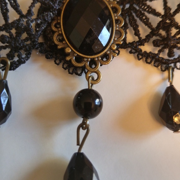 Lace Necklace with  Crystal black Pendant(NEW) - Picture 3 of 3